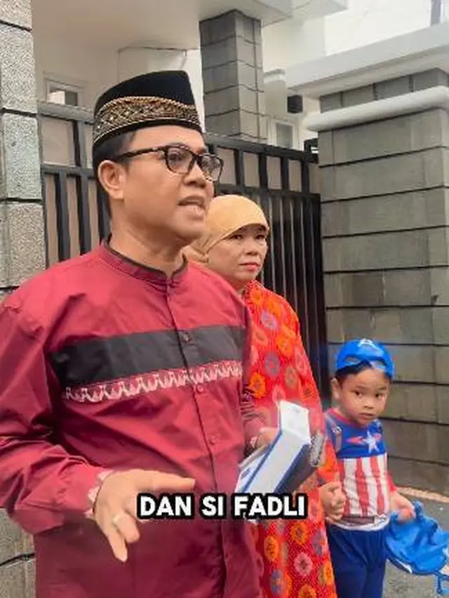 7 Momen Haji Faisal Bagi-Bagi Zakat, Gala Sky Cosplay Jadi Superhero