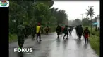 Mereka saling serang menggunakan panah, bentrokan ini dipicu tewasnya dua pemuda yang dianiaya kelompok tak dikenal.