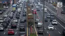 Sejumlah kendaraan terjebak kemacetan di Jalan Gatot Subroto, Jakarta, Rabu (31/8/2022). Kepala Dinas Perhubungan (Kadishub) DKI Jakarta Syafrin Liputo mengatakan pihaknya bakal melakukan uji coba pengaturan jam kantor sebagai upaya menekan kemacetan di Ibu Kota. Keputusan itu diambil setelah dilakukan forum group discussion (FGD) dengan sejumlah pihak terkait. (Liputan6.com/Faizal Fanani)