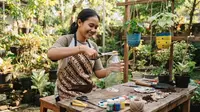 8 Cara Membuat Pot Gantung dari Botol Minyak Goreng Bekas 2 Liter, Hemat Biaya dan Ramah Lingkungan
