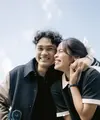 Mikha Angelo dan Gregoria Mariska lakoni sesi foto prewedding. Chemistry keduanya begitu memikat. [Foto: Instagram/ Gregoria Mariska]