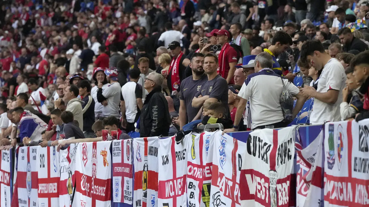 FOTO Suporter Inggris di Euro 2024