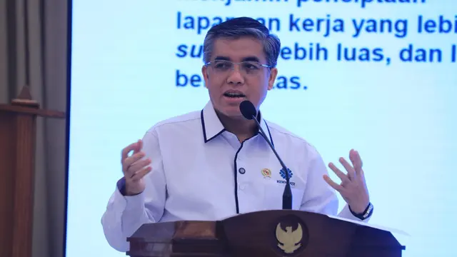 Menaker Yassierli: Bonus Demografi Harus Jadi Momentum untuk Dorong Produktivitas Tenaga Kerja