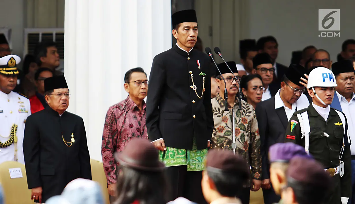 Presiden Jokowi memimpin upacara Hari Lahir Pancasila di Gedung Pancasila, Jakarta, Kamis (1/6). Dalam pidatonya presiden Jokowi mengajak seluruh elemen untuk tidak pernah berhenti mengamalkan nilai-nilai Pancasila. (Liputan6.com/Angga Yuniar)