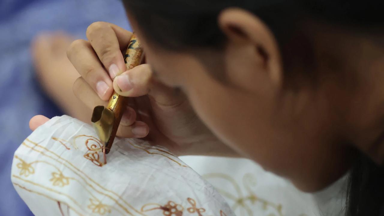 FOTO: Puluhan Peserta Asah Keterampilan Membatik Betawi