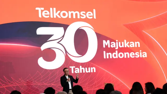 Direktur Utama Telkomsel Nugroho saat berbicara mengenai sejarah panjang Telkomsel di Indonesia