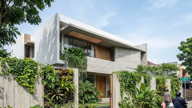 Pagar Kombinasi Tembok dan Vertical Garden