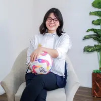 Wakil Ketua PSSI, Ratu Tisha Destria, mengunjungi Kantor Bola.com di KapanLagi Youniverse (KLY) Head Office, Jakarta Pusat, pada Jumat (28/2/2025). (Bola.com/Bagaskara Lazuardi).