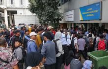 FOTO: Potret Ratusan Warga Jakarta Ramai-Ramai Melamar sebagai Pasukan Oranye