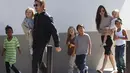 Menghempas rasa sedih atas rindunya, Brad Pitt selalu berusaha untuk memperjuangkan pertemuannya  dengan anak-anak. (Instagram/Angelinajolie)