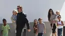 Menghempas rasa sedih atas rindunya, Brad Pitt selalu berusaha untuk memperjuangkan pertemuannya  dengan anak-anak. (Instagram/Angelinajolie)