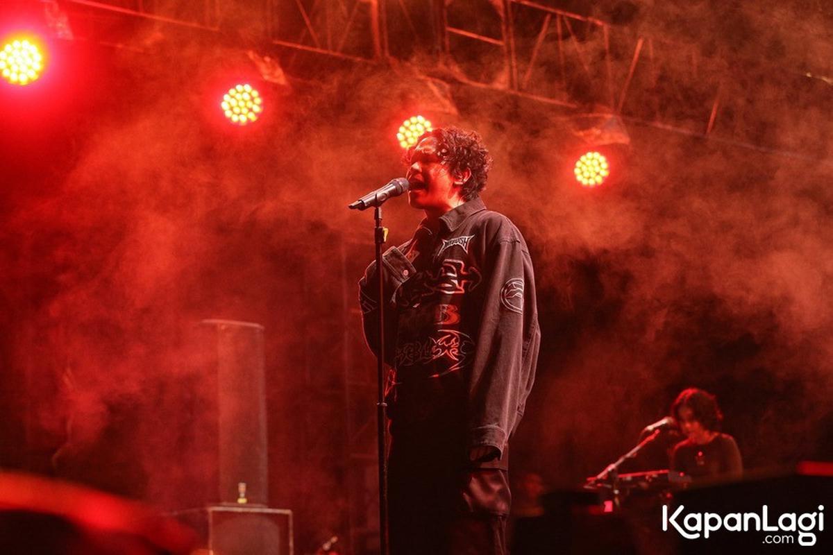 10 Potret Hindia Sukses Tutup KLBB BRI Festival 2025, Pecah Abis