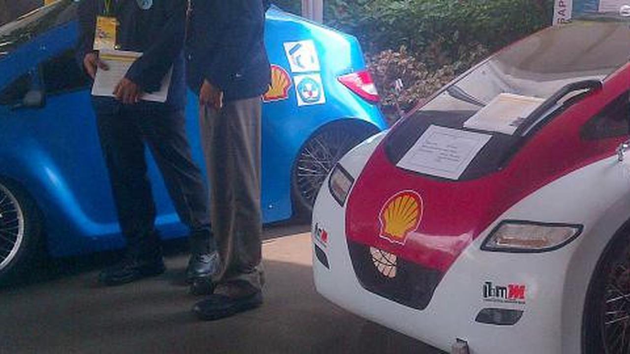 17 Mobil hybrid parkir di Istana