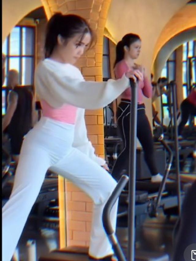 Potret Kebersamaan Fuji dan Rebecca Klopper