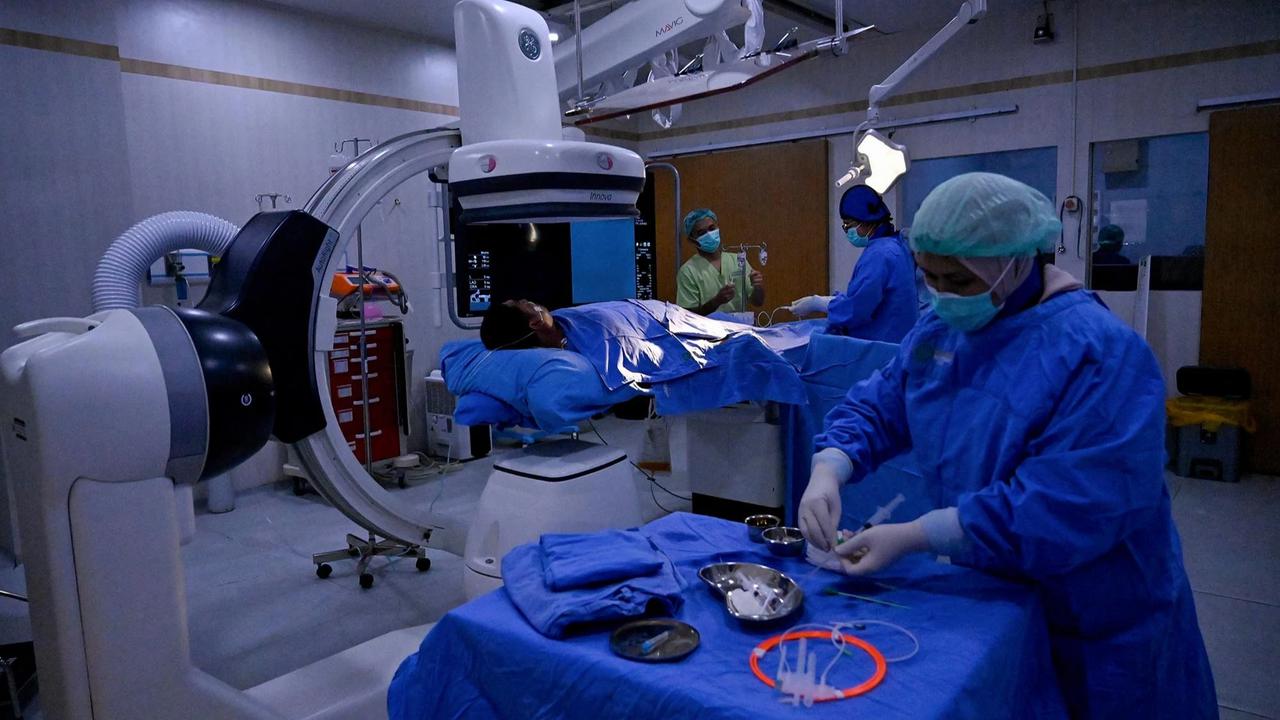 FOTO: Melihat Prosedur Pemasangan Stent Jantung di Banda Aceh