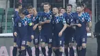 Gelandang Kroasia, Mateo Kovacic (tengah) berselebrasi dengan rekan setimnya setelah mencetak gol ke gawang Turki di matchday kedua Grup D Kualifikasi Piala Eropa 2024 di stadion Bursa Metropolitan, di Bursa, Turki, Rabu, 29 Maret 2023. (AP Photo/Francisco Seco)
