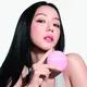 Dalam visual kampanyenya, Jisoo BLACKPINK tampil effortless dengan rambut hitam panjang lurus yang menjadi ciri khasnya.  [Dok/Dior Beauty].