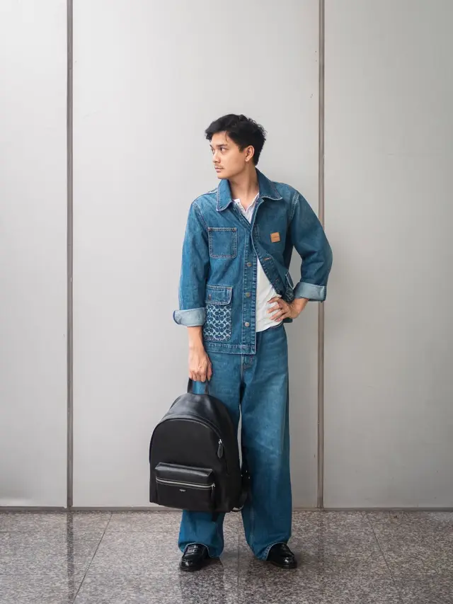 6 Gaya Simpel Baskara Mahendra Pakai Denim, Karisma Kasual yang Memikat Hati