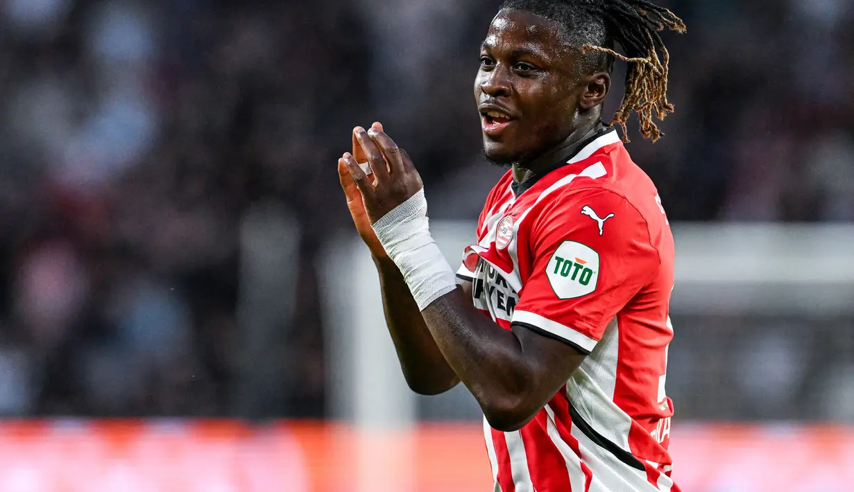 Johan Bakayoko saat ini bermain untuk klub Belanda PSV Eindhoven. Saat ini pemain asal Belgia tersebut baru berusia 20 tahun. Liverpool bisa membentuk Bakayoko agar sesuai dengan sistem mereka di bawah manajer baru. (Olaf Kraak / ANP / AFP)