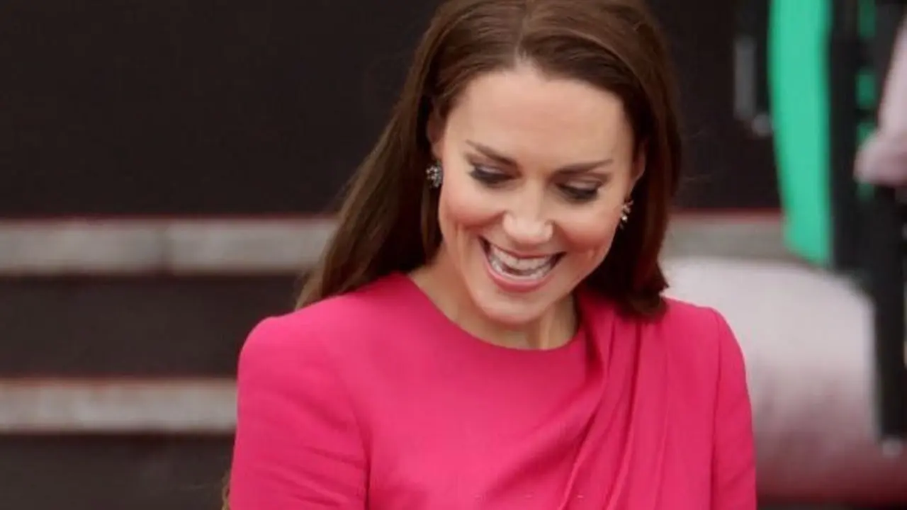 Kate Middleton dalam gaun rancangan Stella McCartney