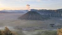 Pemandangan Gunung Batok yang terdapat di Kawasan Gunung Bromo, Jawa Timur, setelah liburan Lebaran pada awal April 2025. (Foto: Ruly Riantrisnanto)