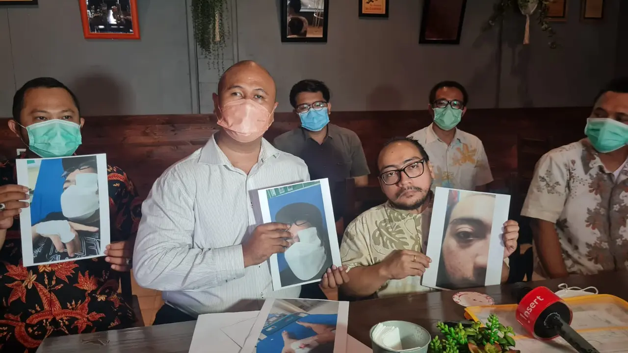 Samuel Hasiholan Panjaitan bersama dengan pengacaranya Umbu R Samapaty SH