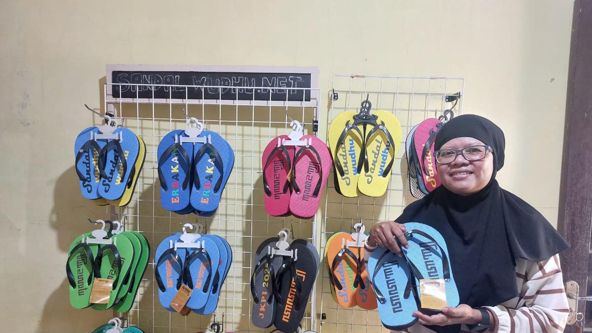 Dari Sedekah hingga Raup Puluhan Juta, Kisah Fitri Sukses Bangun TATAG by sandalwudhu.net