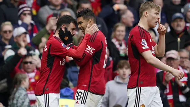 Foto: Gol Penalti Mohamed Salah Gagalkan Comeback MU atas Liverpool di Old Trafford