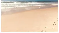 Pantai Tyagarah di Australia. (dok. Instagram @lozmhumphrey/https://www.instagram.com/p/BwoC1uuAVP4/?hl=en/Dinny Mutiah)