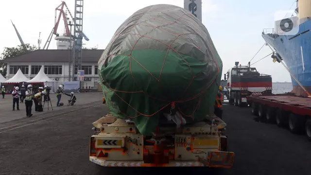Rangkaian Kereta Cepat Jakarta - Bandung Tiba di Pelabuhan Tanjung Priok