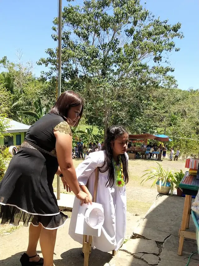 Kisah Jean Arija Daipal tempuh 2 km dengan satu kaki demi bisa sekolah