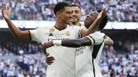 Jude Bellingham mencetak dua gol dalam kemenangan Real Madrid 4-0 atas Osasuna di Santiago Bernabeu, Sabtu (7/10/2023). (AP/Jose Breton)