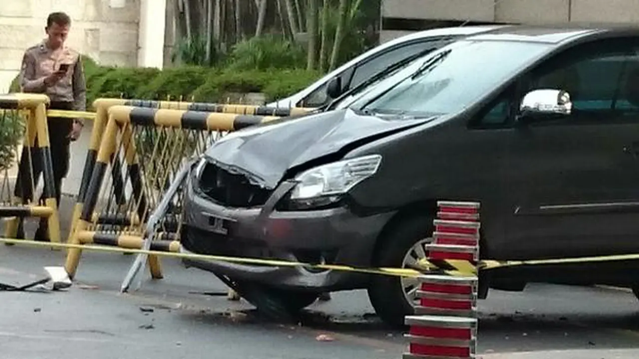 bunuh diri menara BCA