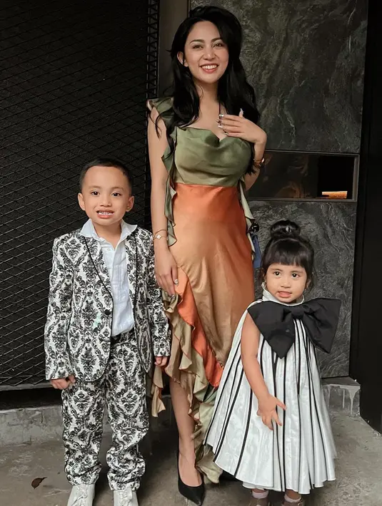 "Ini Xabiru Oshe, Oshe itu ocean. Jadi ini ocean dan Japanese painting. Jadi ini Abang Biru," Rachel menjelaskan tentang tatonya. (Foto: Instagram/ rachelvennya)