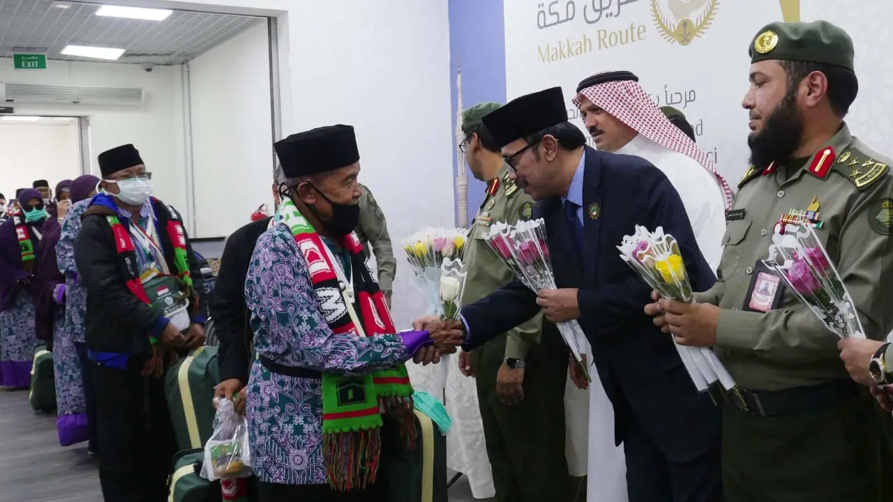 Jemaah haji melalui Makkah Route di Bandara Prince Mohammed bin Abdul Aziz. Foto: Darmawan/MCH