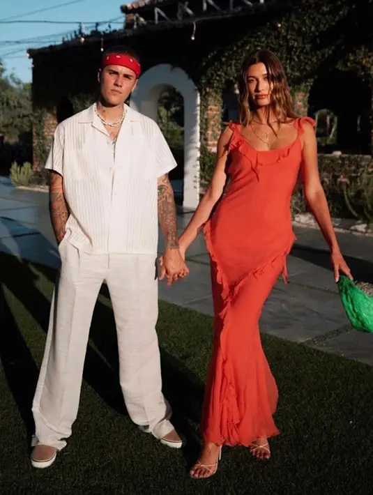 Tampil dengan pilihan warna yang selaras juga bisa bikin gaya OOTD kalian terlihat kece, nih! (Instagram/justinbieber).