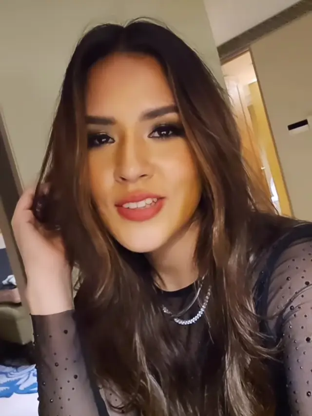 Potret Raisa dengan Makeup Berantakan Usai Manggung