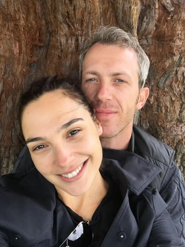 Gal Gadot bersama sang suami, Jaron Varsano. (Instagram/ gal_gadot)