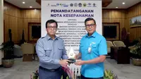 Direktur Utama BPJAMSOSTEK Anggoro Eko Cahyo dan Gubernur Lemhanas Andi Widjajanto saat penandatanganan nota kesepahaman pengembangan SDM.