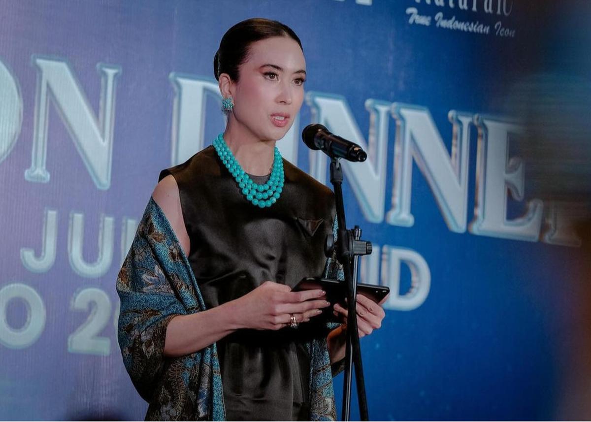 Pesona Menpar Widi Wardhana Bikin Tak Berkedip, Bersanding dengan Putri Pariwisata Sama-Sama Cantik