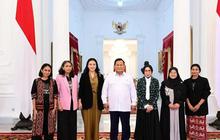 Potret Prabowo Subianto Terima Kunjungan Melly Goeslaw dan Tim Film Women From Rote Island di Istana Negara Jelang Piala Oscar 2025