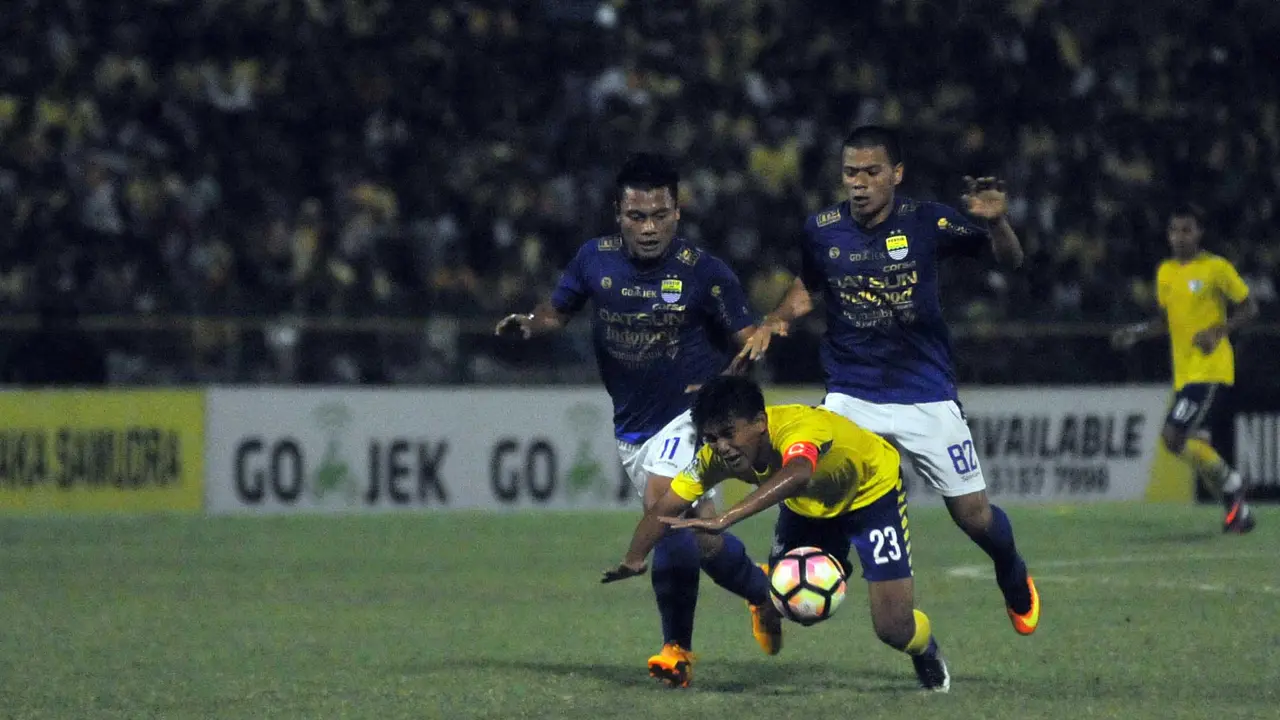 Persegres Gresik United saat berhadapan dengan Persib Bandung (Liputan6.com / Dimas Angga P)