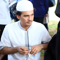 Pemakaman Alm. Ayahanda Rina Gunawan (H. TB. Hibar Gunawan) (Adrian Putra/bintang.com)
