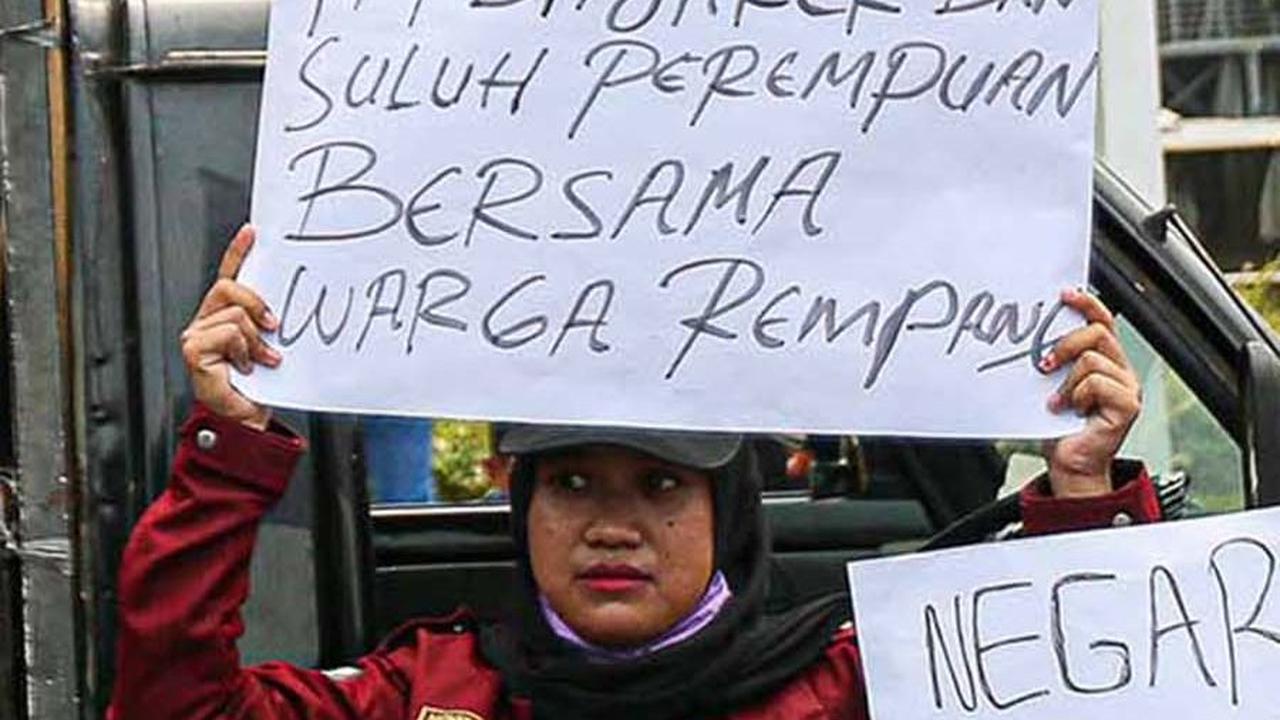 FOTO: Emak-Emak Ikut Aksi Solidaritas untuk Pulau Rempang