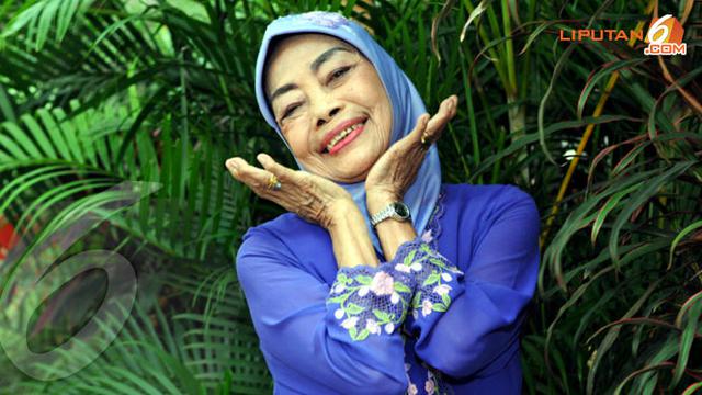 Panjang Umur Hingga Usia 200 Tahun Doa Mpok Nori Di Kabah Showbiz Liputan6 Com