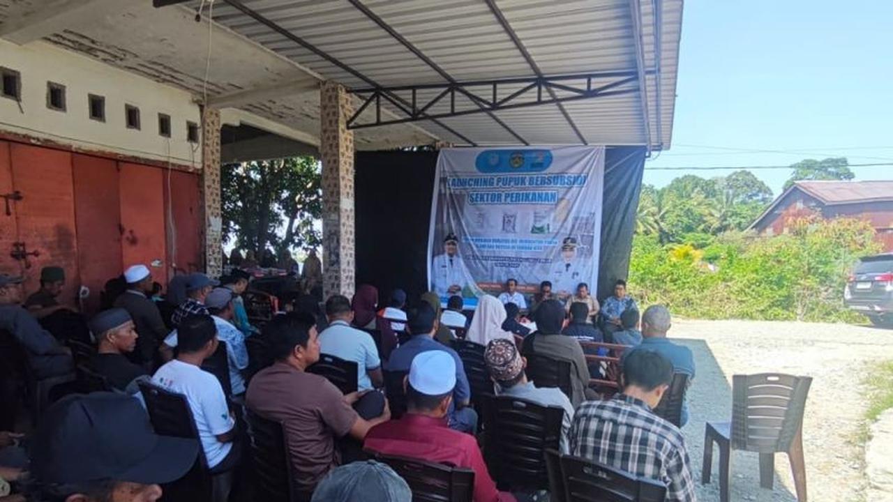 Pemkab Lutim Salurkan Pupuk Subsidi untuk 1.163 Petambak, Dorong Revitalisasi Perikanan Daerah