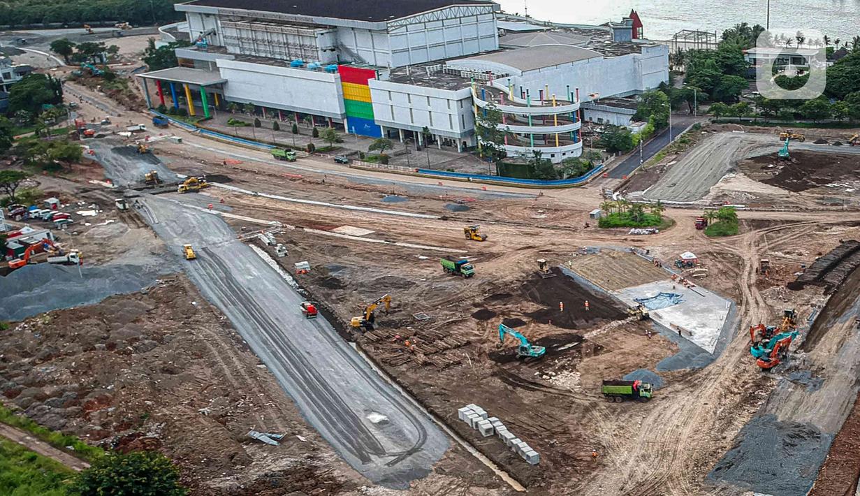 Foto udara progres pembangunan Jakarta International E-Prix Circuit (JIEC) di kawasan Taman Impian Jaya Ancol, Jakarta, Kamis (24/2/2022). Menurut PT Jakarta Propertindo pembangunan JIEC yang ditargetkan selesai dalam waktu tiga bulan itu kini telah mencapai 28 persen. (Liputan6.com/Herman Zakharia)