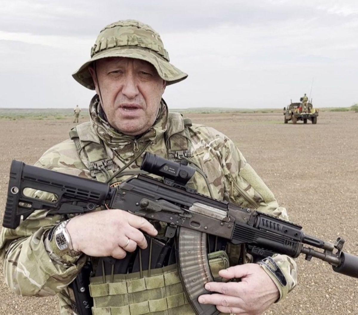 Sosok Yevgeny Prigozhin dikenal sebagai pemimpin kelompok tentara bayaran Wagner yang sempat menjadi perhatian publik karena melakukan upaya pemberontakannya kepada kepemimpinan militer Rusia.