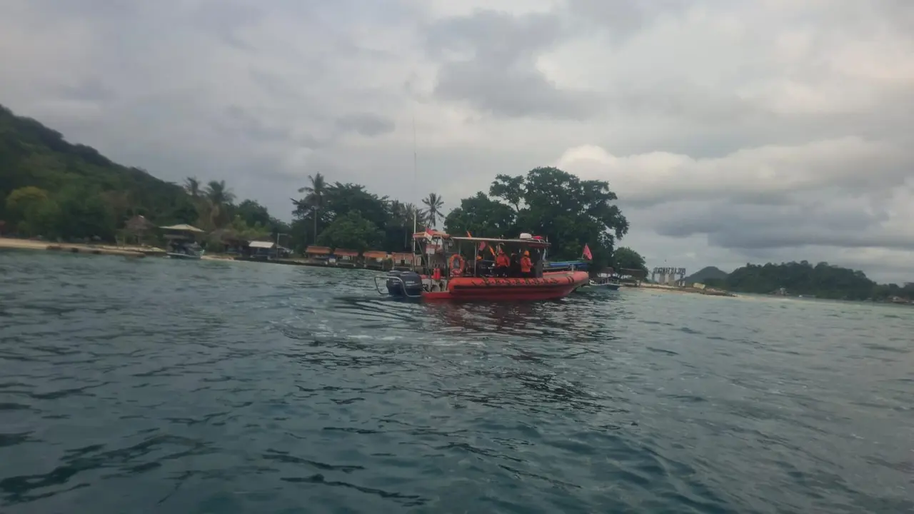 Tim SAR mencari korban tenggelam KM Tegar Jaya Tenggelam di Lampung