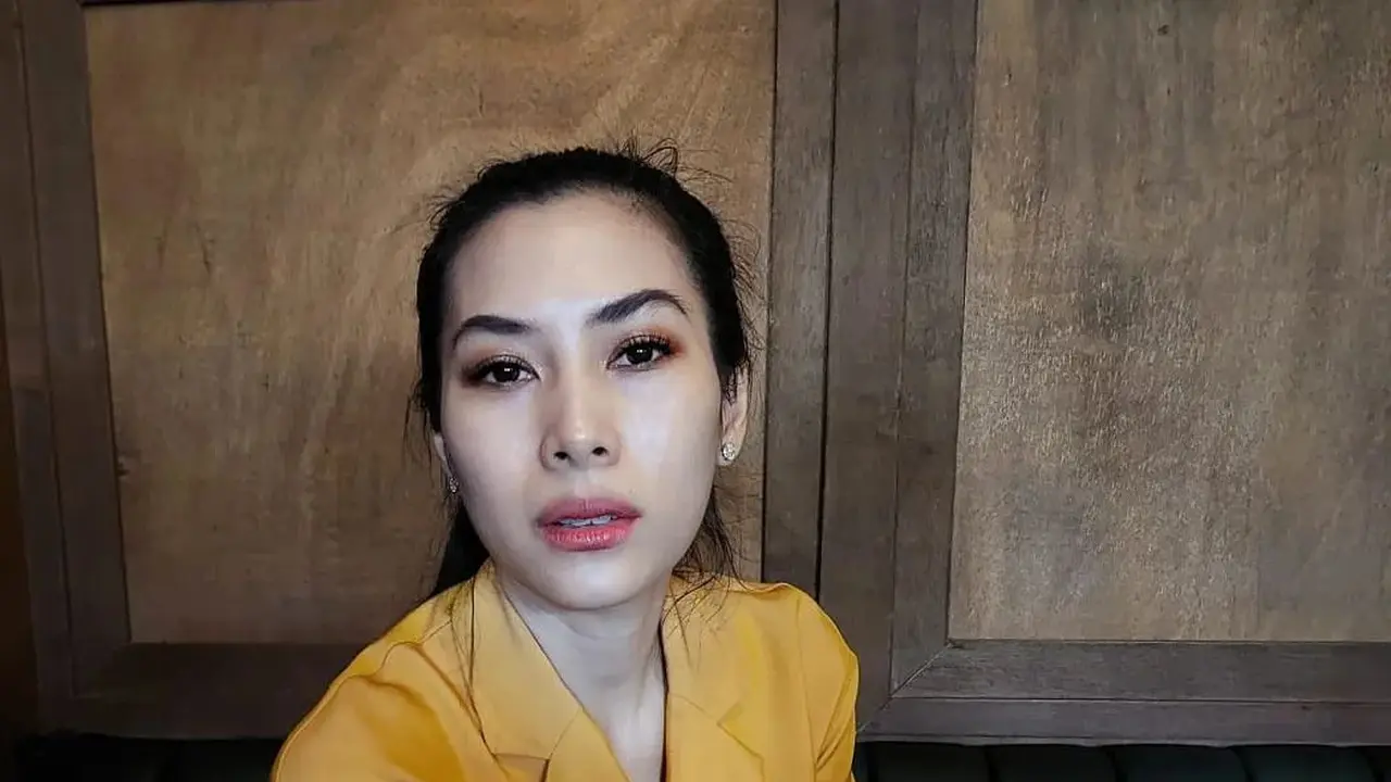 7 Potret Terbaru Anya Dwinov yang Tampil Awet Muda Jelang Usia 40 Tahun